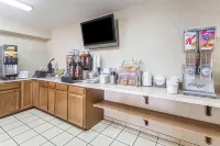 Super 8 by Wyndham Woodstock Hotel a Crystal Lake