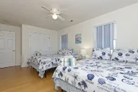 Harbor Delight on the Bay - Private Sandy Beach! 4 Bedroom Home by RedAwning Hotels in Norfolk