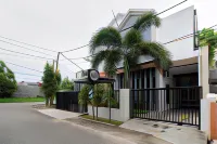 RedDoorz Syariah at Jalan Andalas Padang Hotels in Padang
