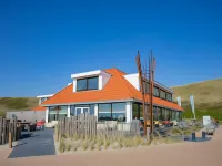 Modern Lodge Near Sea at Just 500m Hotel dekat Grand Cafe De Foyer