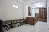Aurora House Surabaya Hôtels à : Lakarsantri