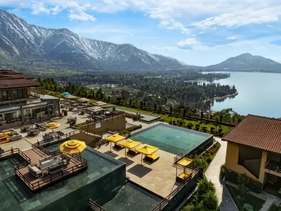 Taj Dal View Srinagar Отели рядом с достопримечательностью «Индира Ганди Мемориал Тьюлип Гарден»