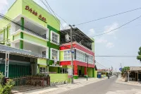 RedDoorz Near Universitas Muhammadiyah Yogyakarta - Pensions