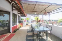 RedDoorz Near Pantai Boom
