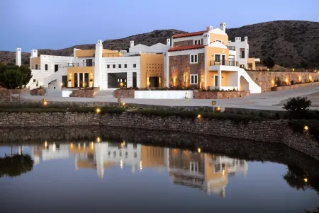 Delina Mountain Resort Отели в г. Krouson