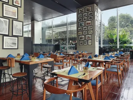 Mercure Jakarta Simatupang Отели рядом с достопримечательностью «2 AXA Tower»