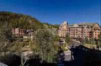 Location and Comfort - One Bedroom Ski In / Ski out, Hot Tub and Fire Pit