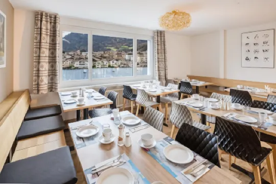 Hotel Merkur - West Station