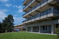 Hotel Holiday Csopak Hotels in 