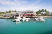 Musket Cove Island Resort Отели рядом с достопримечательностью «Малоло»