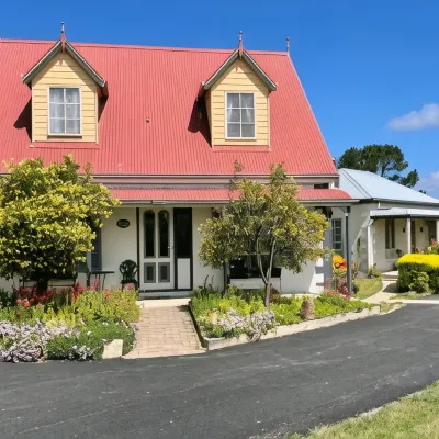 Swansea Cottages & Motel Suites Hotels near Kate's Berry Farm