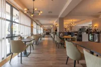 Fletcher Wellness-Hotel De Hunzebergen - breakfast