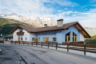 Hotel San Carlo, Tra Bormio e Livigno Hôtels à proximité de : Centro Visitatori del Parco Nazionale dello Stelvio