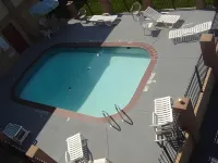 Days Inn & Suites by Wyndham Springfield on I-44 - Pools