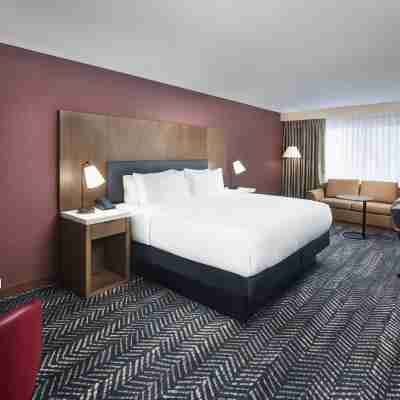 DoubleTree by Hilton Manhattan, KS Rooms