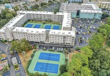 Oceanside Resort. Indoor Pool, 2 outdoor pools, Hot Tub, Private Beach Access.