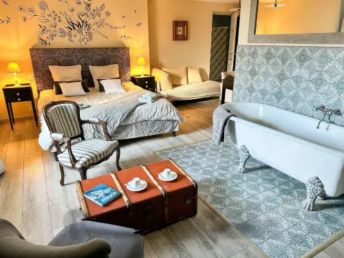 Domaine du Grenier Hotels in Yffiniac