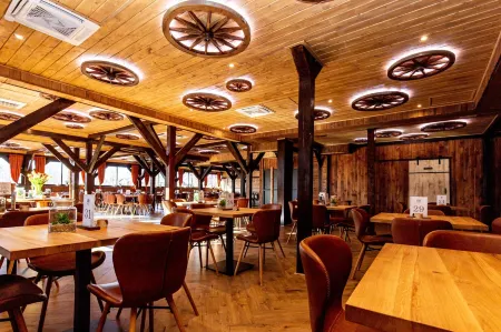 Western Camp Resort Отели в г. Затор