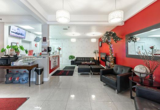 2. 퀸즈 호텔 뉴 ..