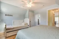 Beachfront Luxury Home-Lake Views, Fire Pit, Large Yard, Game Room-Walk to Town