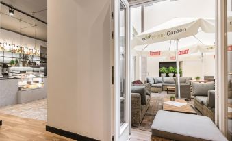 Venetian House Market Square Aparthotel
