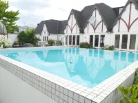 Camelot Motor Lodge - piscina