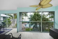 Stunning beachfront condo next to restaurant & a short drive to famous RumPoint