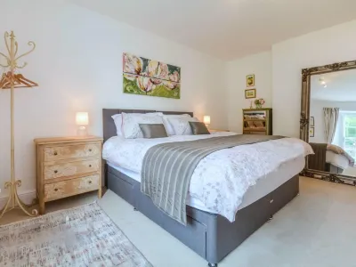 Woodleigh, Cawsand Hotels near Redding Point