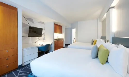 Warwick Le Crystal Montreal