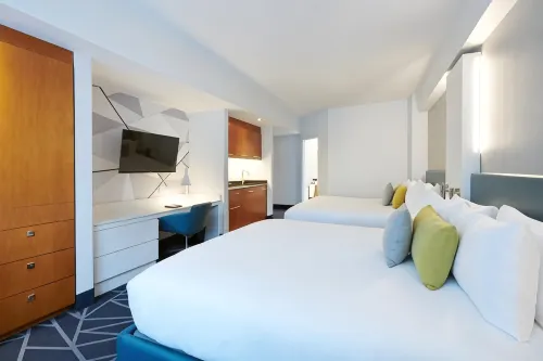 Warwick Le Crystal Montreal