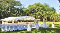 Holiday Inn & Suites Port Moresby Hotels in Insel Loloata