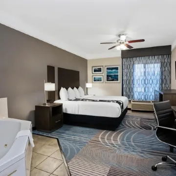 La Quinta Inn & Suites by Wyndham Conroe