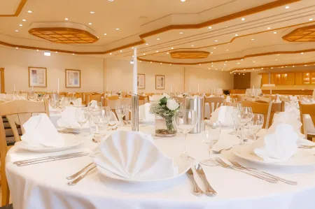 Landhotel Hermannshöhe Отели в г. Розендаль