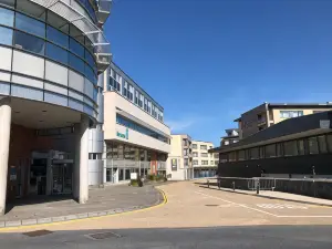 Geata na Cathrach - Galway Lakeside Apartments