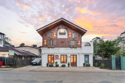 The Golf Green City Bungalow Hotels near Lover's Leap Waterfall