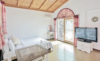 Taean (Anmyeondo) Secret Garden Pension