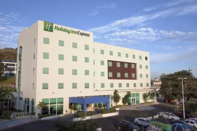 Holiday Inn Express Guadalajara Iteso Hotels near Alta El Tapatio