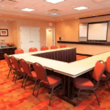 แฮมป์ตันอินน์สวีทส์ ฟีนิกซ์ แชนด์เลอร์ แฟชั่นเซ็นเตอร์