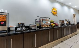 La Quinta Inn & Suites by Wyndham Orange