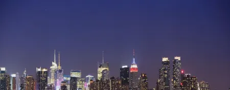 Views of NY Skyline & Statue of Liberty with Pool Table, 5min to train to NYC Отели рядом со станцией Железнодорожная станция Grove Street