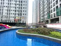 Transpark Apartment Bekasi by Mycla Station Vector unit Home附近的飯店