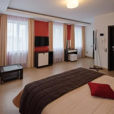 Sputnik Hotel Hotels near Batutnyy Kompleks Poletayka