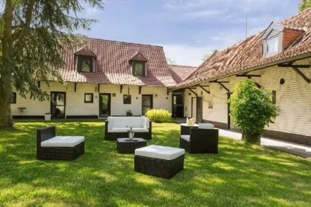 La Ferme Blanche, the Originals Relais Отели в г. Премеск