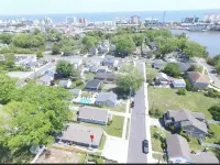 Renovated 2 Bedroom, Near VB Vibe District, Surf Park & Dome!