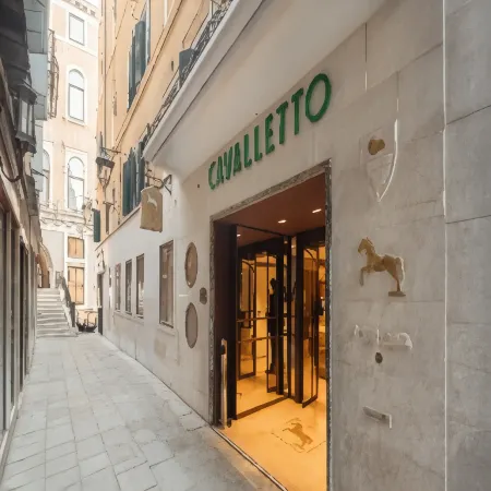 Albergo Cavalletto & Doge Orseolo Отели рядом с достопримечательностью «Дворец Грасси»