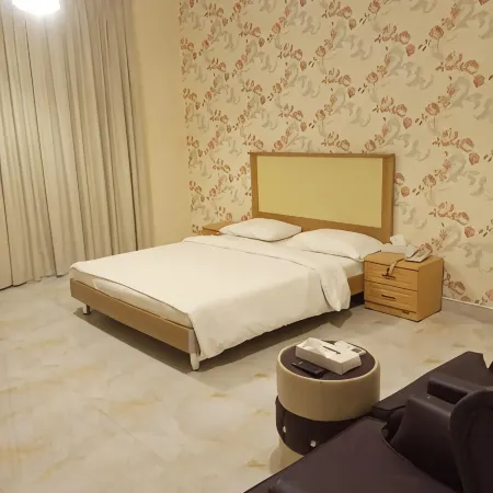 Corniche Palace Hotel