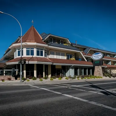 Prestige Beach House, WorldHotels Crafted 오카나간호 주변 호텔
