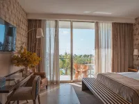 Wine & Books by the Sea, Algarve Resort Hotels in Guia
