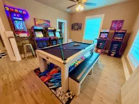 1700ft Gamers Nest 3 Bedroom 2 Bath 2 Kings 2 Queens and a Full!  Bomb Backyard! - Homestays