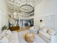 Buckle & Boots BNB - 20 minutes to downtown + pool - Private Pools